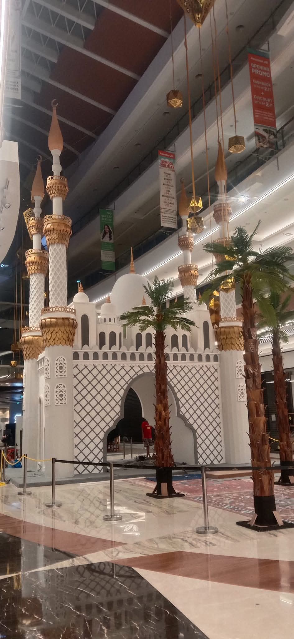 Instalasi Megah Replika Masjid Tema Ramadhan / Idul Fitri